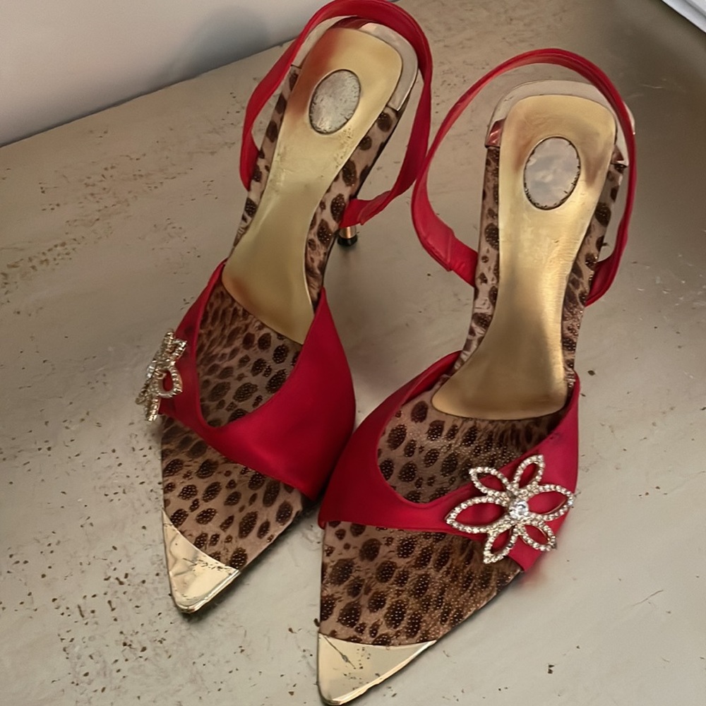 Vintage Red Diva 4” heels with animal print!